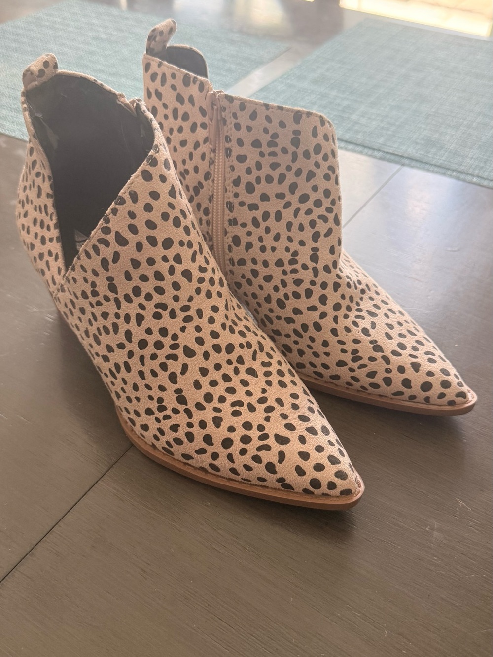 Oli. Tan Leopard-Print Pointed Ankle Booties